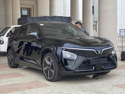 VinFast VF7 Plus