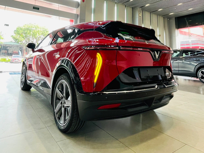 VinFast VF7 Eco