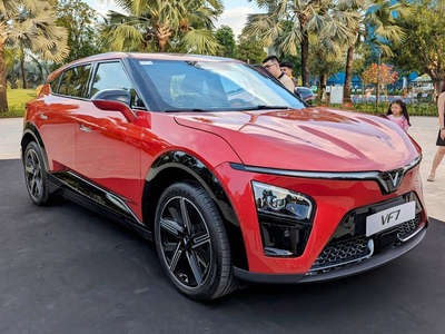 VinFast VF7 Plus