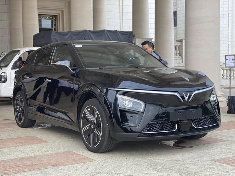 VinFast VF7 Plus