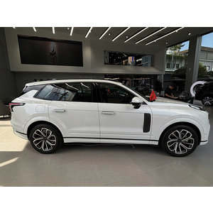 Lynk & Co 09