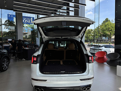 Lynk & Co 09