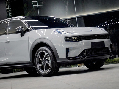 Lynk & Co 06