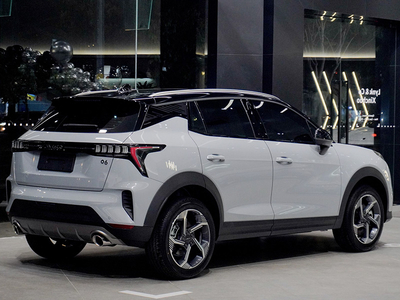 Lynk & Co 06