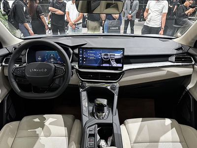 Lynk & Co 06