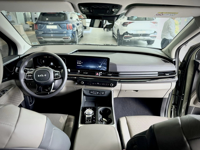 New KIA Carnival 2.2D Luxury 8S