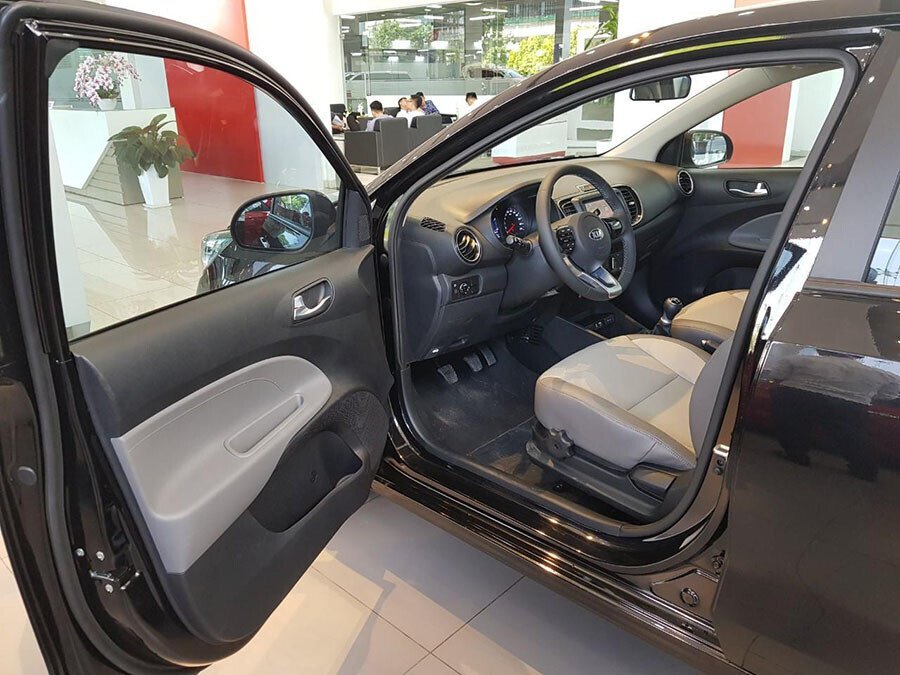 KIA Soluto MT