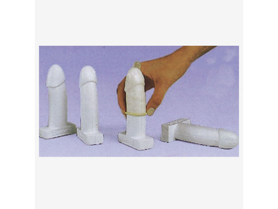 Mô hình mô phỏng cách sử dụng bao cao su nam