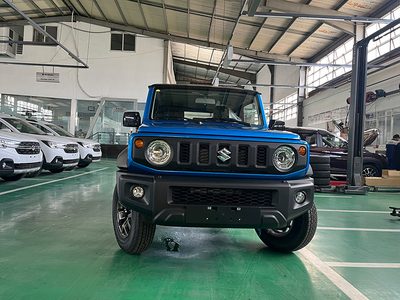 Suzuki Jimny (2 tông màu)