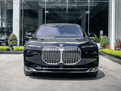 BMW 740i Pure Excellence 2023