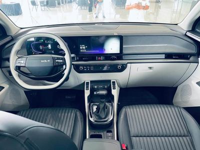 KIA Carens Clavis 1.5G Deluxe