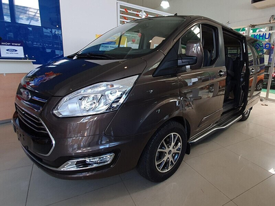 Ford Tourneo Titanium (Máy xăng)