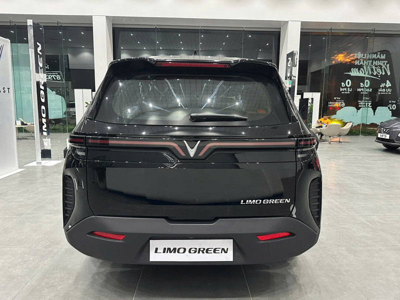 VinFast Limo Green
