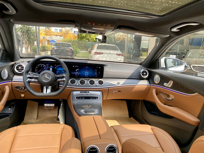 Mercedes Benz E 300 AMG 2025