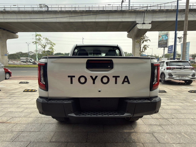 Toyota Hilux Pro 2.8L 4x2 AT