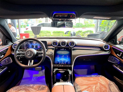 Mercedes-Benz C300 AMG (V2) 2025