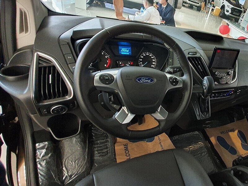 Ford Tourneo Titanium (Máy xăng)
