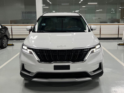 KIA Carnival 2.2D Luxury 8 chỗ