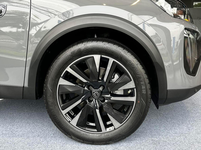 New Peugeot 2008 GT ( Logo Mới )