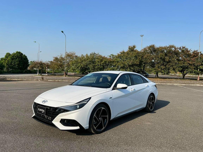 Hyundai Elantra 2.0 AT Đặc Biệt