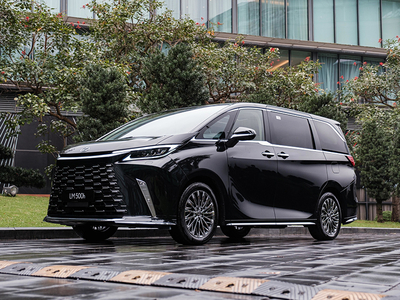Lexus LM500H (4 Chỗ)