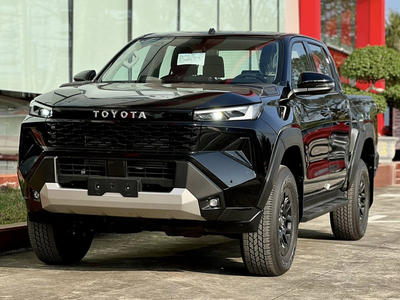 Toyota Hilux Standard 2.8L 4x2 MT