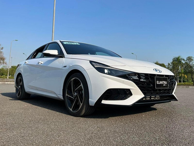 Hyundai Elantra 2.0 AT