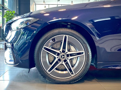 Mercedes-Benz C300 AMG (V2) 2025