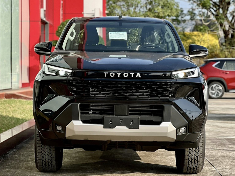 Toyota Hilux Standard 2.8L 4x2 MT