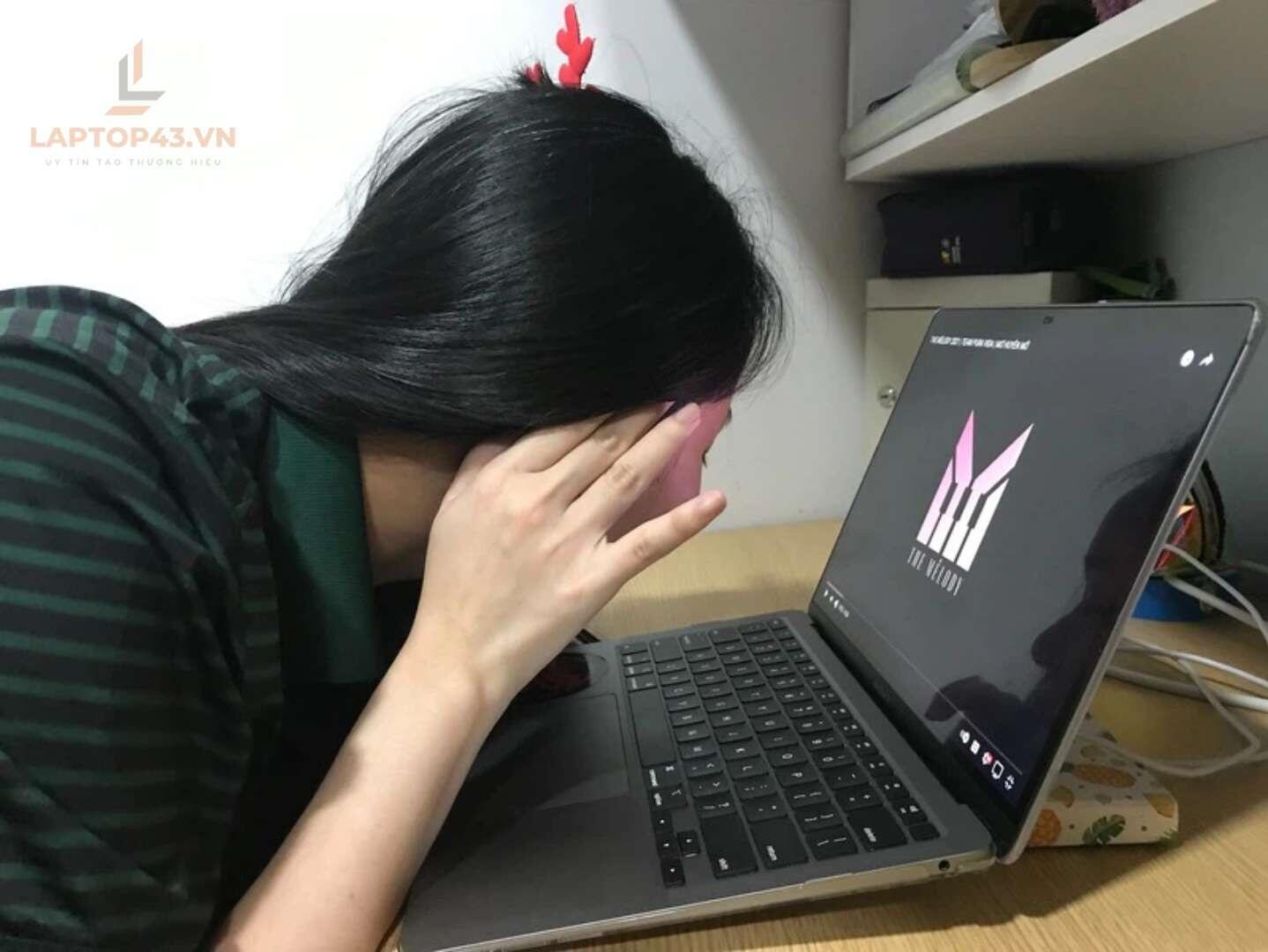 làm mát laptop khi chơi game