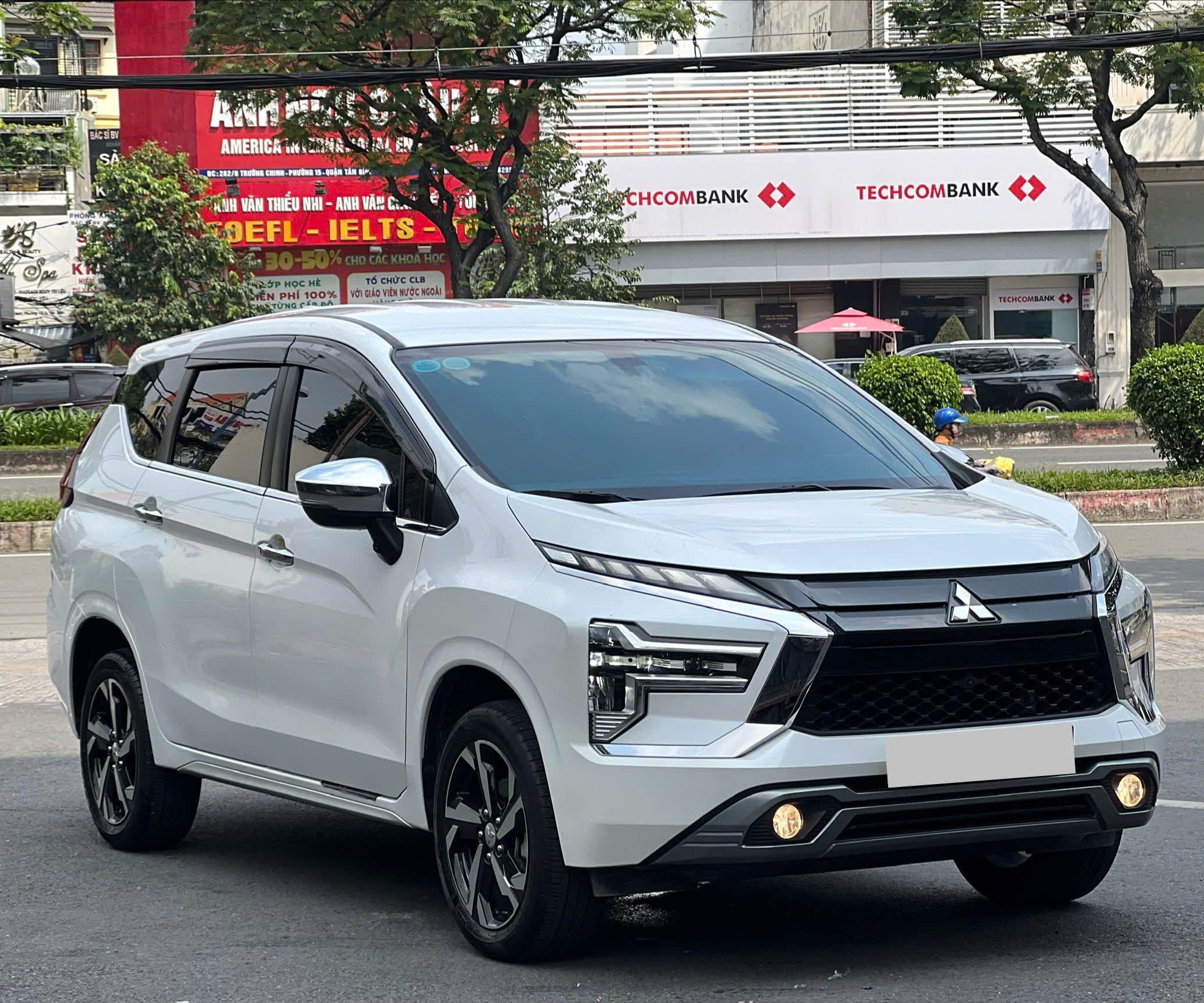 Mitsubishi Xpander 2023 Trắng | Odo 25.882 km | Biển 51L | Full Phụ Kiện | Giá 580 Triệu