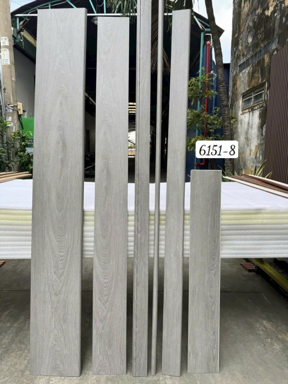 Bậc cầu thang nhựa giả gỗ AV-STAIR-HM CỐT ĐẶC