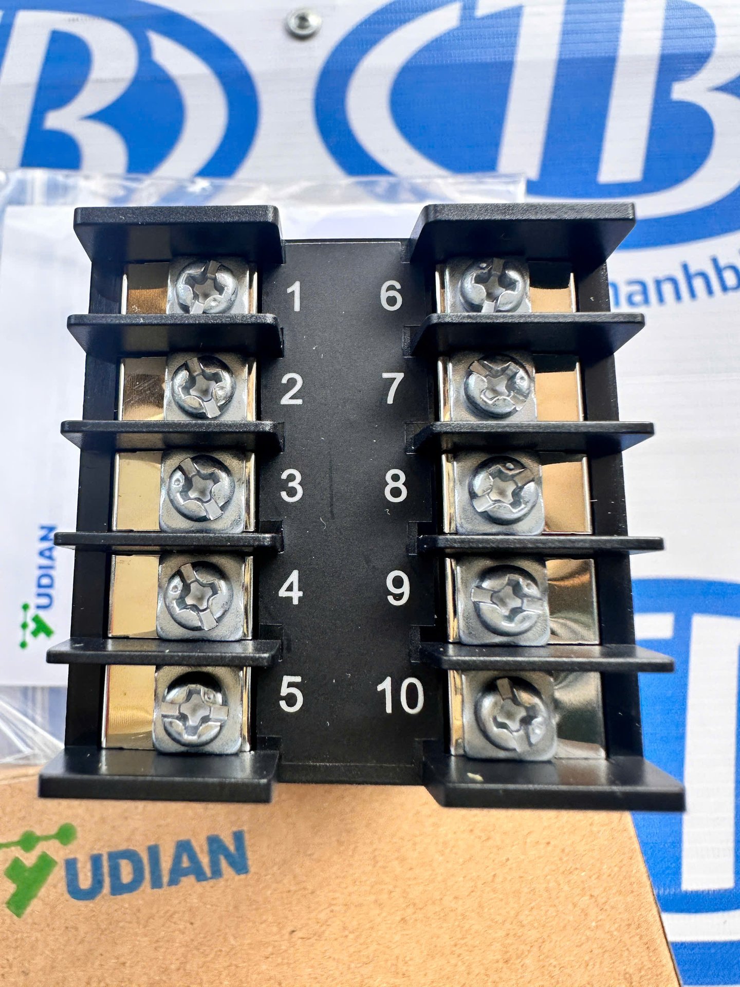 Bộ điều khiển nhiệt độ AI208-D21GL21,OUT SSR SITE 48X48mm vuông
