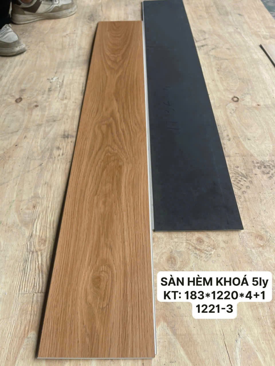 Sàn nhựa hèm khoá vân gỗ AV 4mm+1