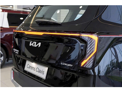 KIA Carens Clavis 1.5G Luxury