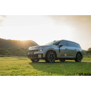 Lynk & Co 900