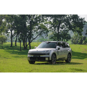 Lynk & Co 900