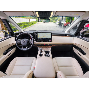 Lexus LM 500h (4 Chỗ)