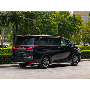 Lexus LM 500h (4 Chỗ)