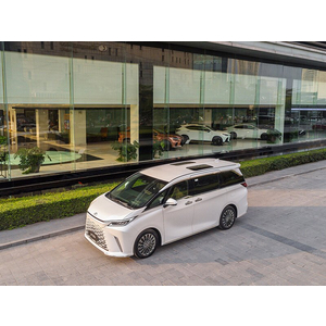 Lexus LM 500h (6 Chỗ)