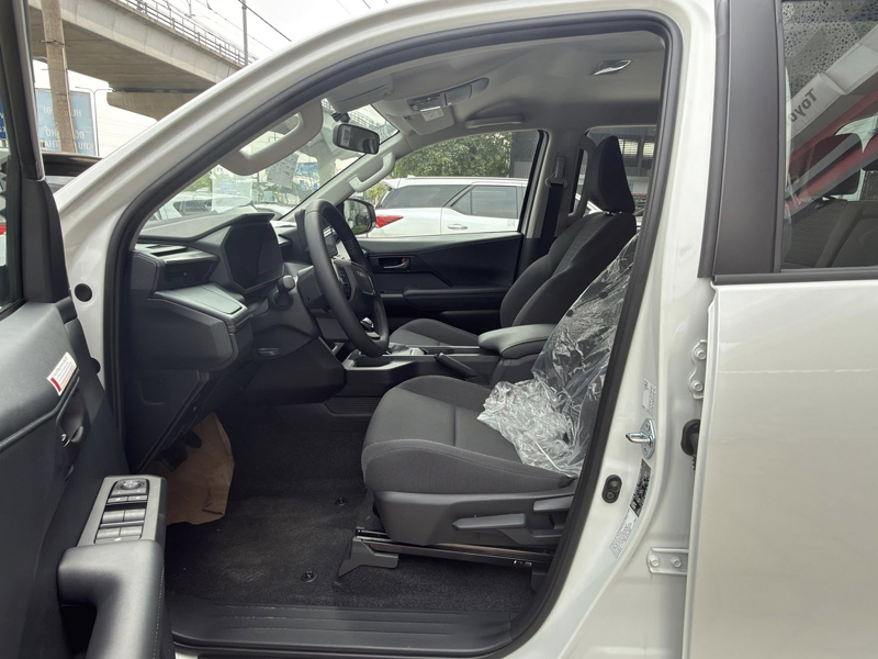 Toyota Hilux Pro 2.8L 4x2 AT