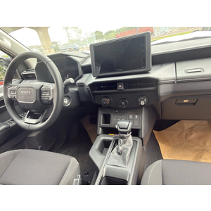Toyota Hilux Standard 2.8L 4x2 MT