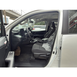 Toyota Hilux Standard 2.8L 4x2 MT