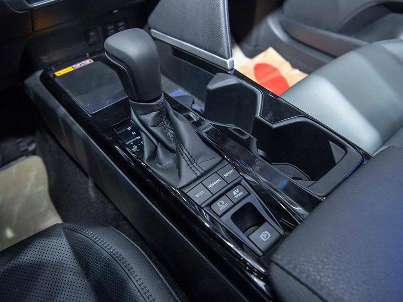Toyota Camry HEV MID