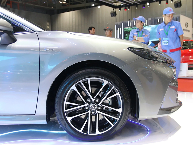 Toyota Camry HEV MID