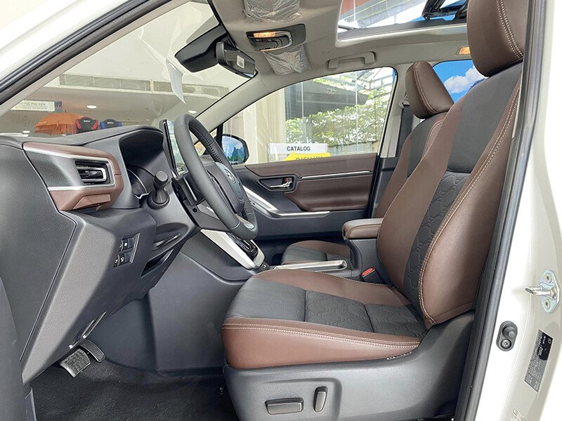 Toyota Innova Cross 2.0G