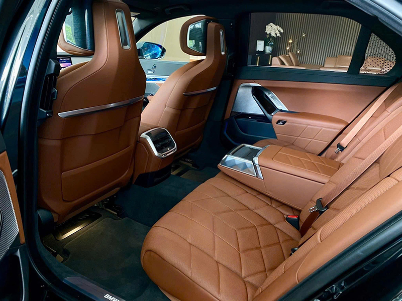 BMW 735i Pure Excellence