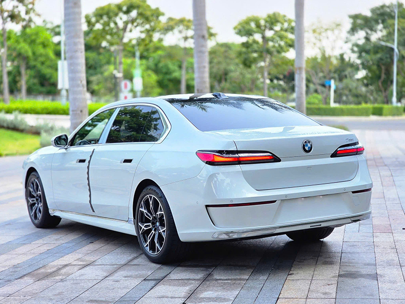 BMW 735i Pure Excellence