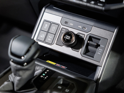 Toyota Hilux Standard 2.8L 4x2 MT