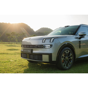 Lynk & Co 900